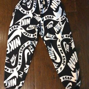 Big Boys Nike Sweat Pants NWOT Size Youth Medium